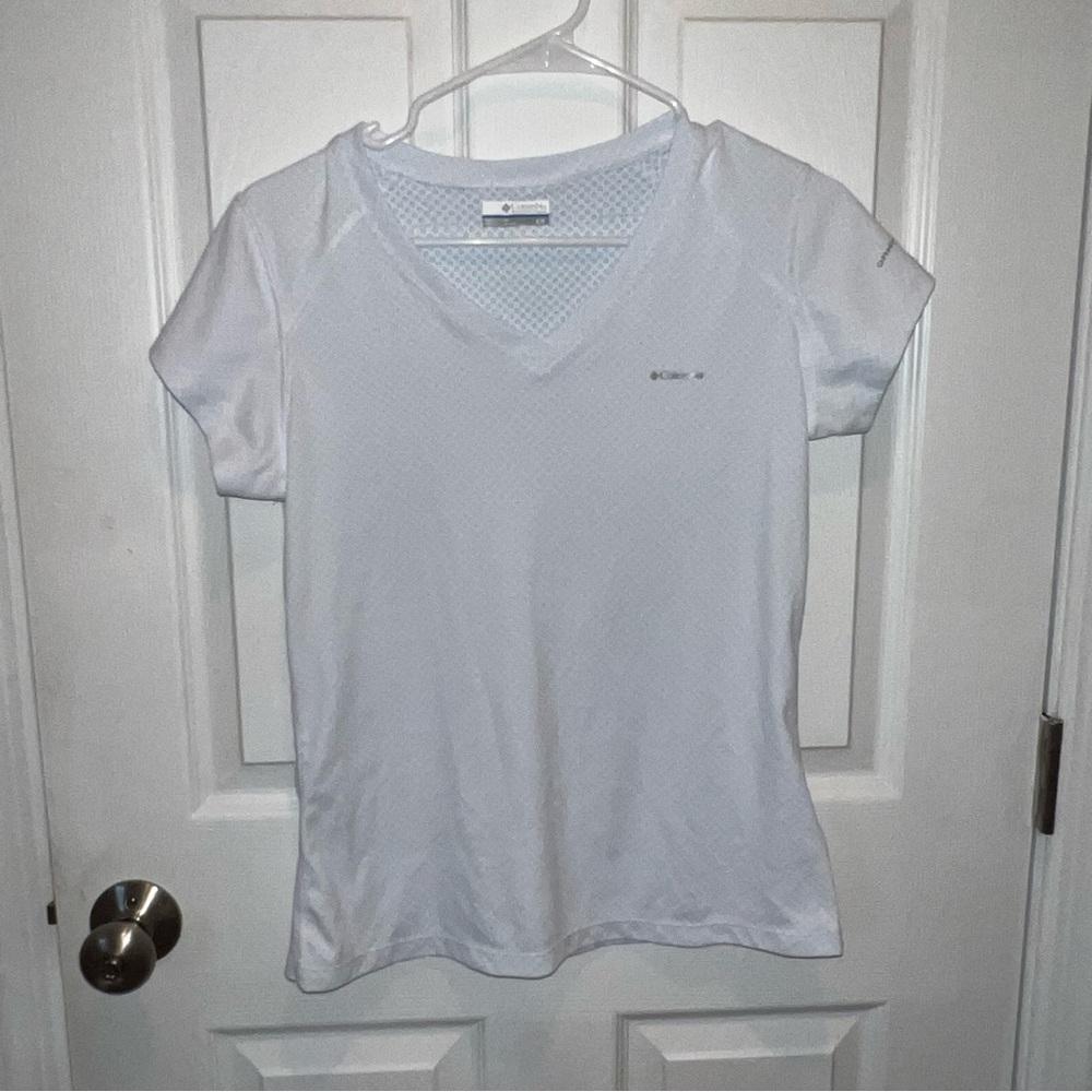 Columbia Omni-Freeze ZERO Cooling V-Neck Athletic Top | Small